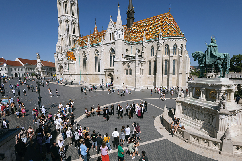 與余澤民相遇，與拉斯洛結緣