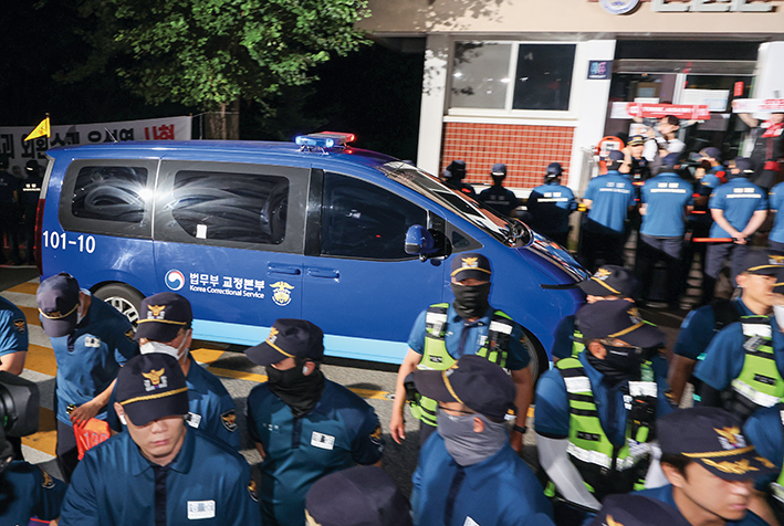 “變動不居”：韓國于混亂中尋覓穩(wěn)定曙光