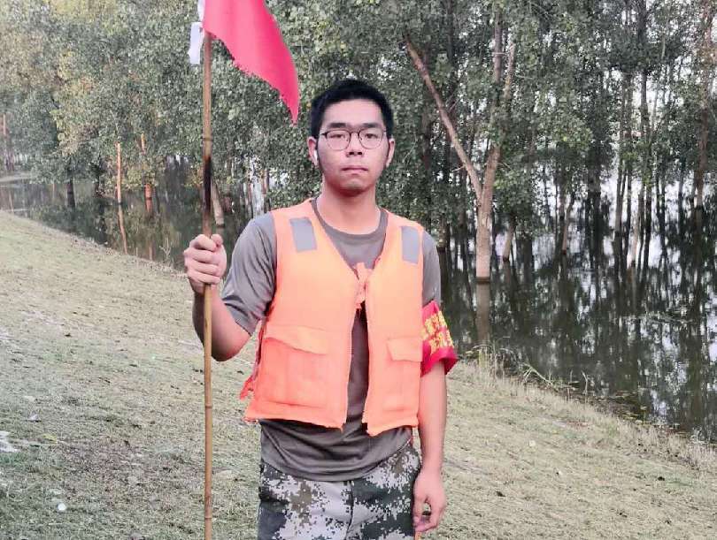 &ldquo;才下高考考場(chǎng)就上防汛&lsquo;戰(zhàn)場(chǎng)&rsquo;&rdquo;周亮宇