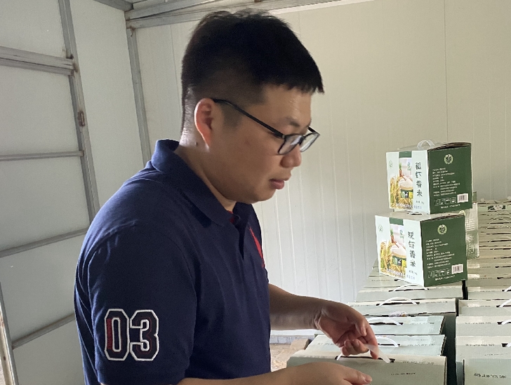 &ldquo;娃娃書(shū)記&rdquo; 戚允升