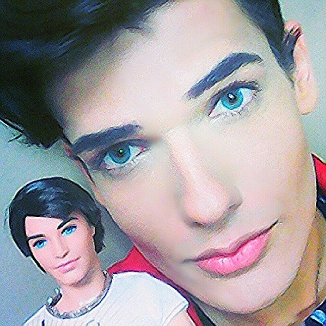 巴西男模花費31萬元整容成&ldquo;芭比男友&rdquo;