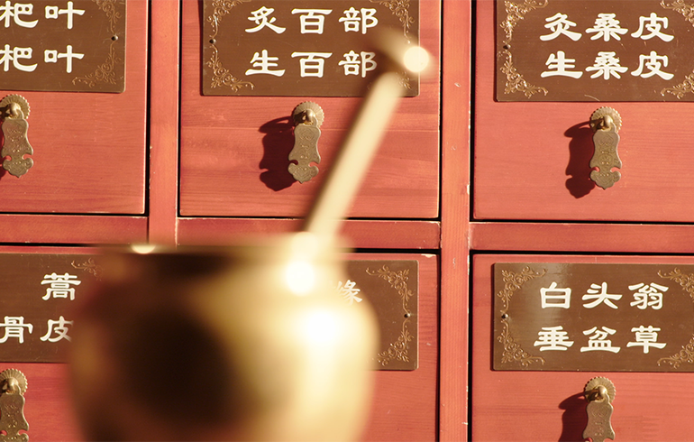 致敬偉大改革｜對(duì)話40年，講述身邊的健康故事（第二十七集）&mdash;&mdash;讓傳統(tǒng)中醫(yī)&ldquo;潮&rdquo;起來(lái)