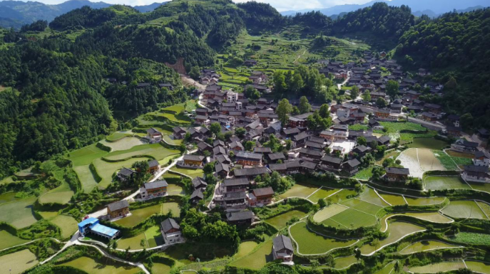 從貧困村到示范村，結(jié)對(duì)幫扶的&ldquo;龍?zhí)翗颖?rdquo;是如何煉成的