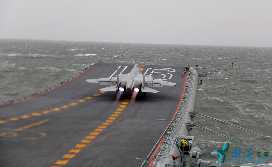 &uarr;資料圖片：艦載戰(zhàn)斗機起飛瞬間。