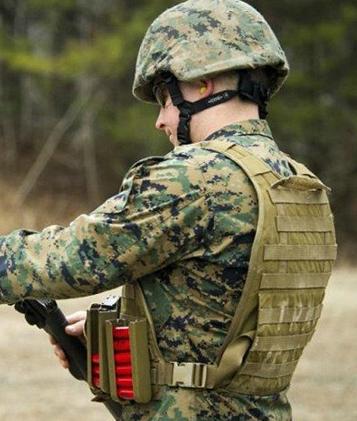 是電影還是現(xiàn)實(shí)？美軍陸戰(zhàn)隊(duì)士兵操大槍射擊練習(xí)