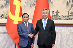 李希同越共中央政治局委員、中央書(shū)記處書(shū)記、中央檢查委員會(huì)主任陳錦繡舉行會(huì)談