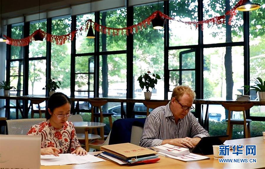 （十九大時(shí)光&middot;圖文互動(dòng)）（1）中國(guó)成就，世界矚目&mdash;&mdash;來自基層蹲點(diǎn)現(xiàn)場(chǎng)的報(bào)道