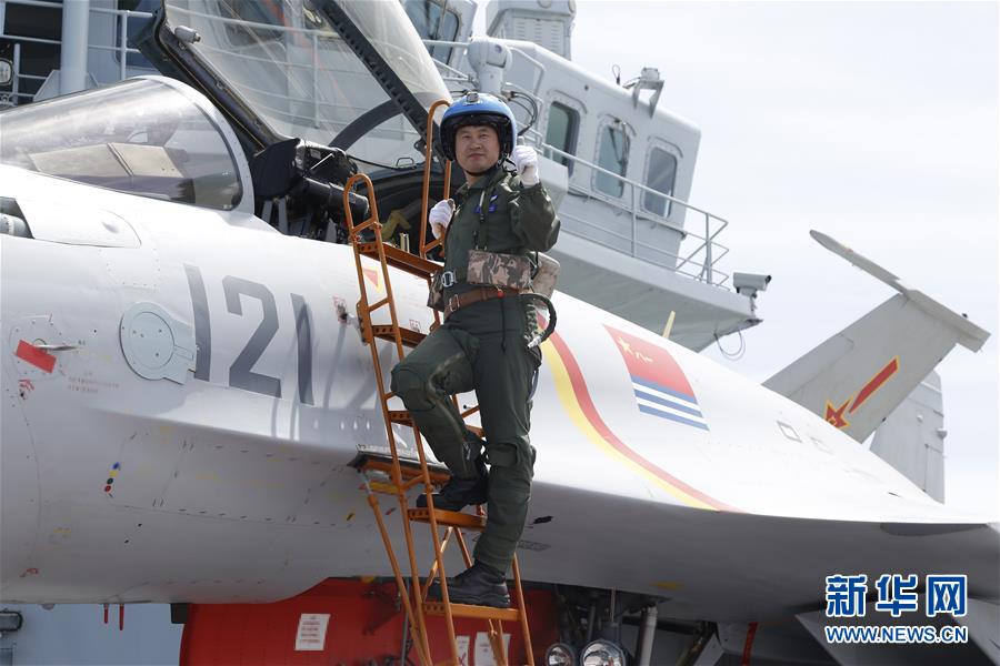 （十九大代表風(fēng)采&middot;圖文互動(dòng)）（1）殲&mdash;15飛行員曹先建：開創(chuàng)重傷后重返海天的奇跡