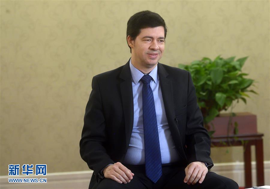 （圖文互動）（4）中國發(fā)展進(jìn)入新時代&mdash;&mdash;9名外籍語言專家眼中的十九大報告