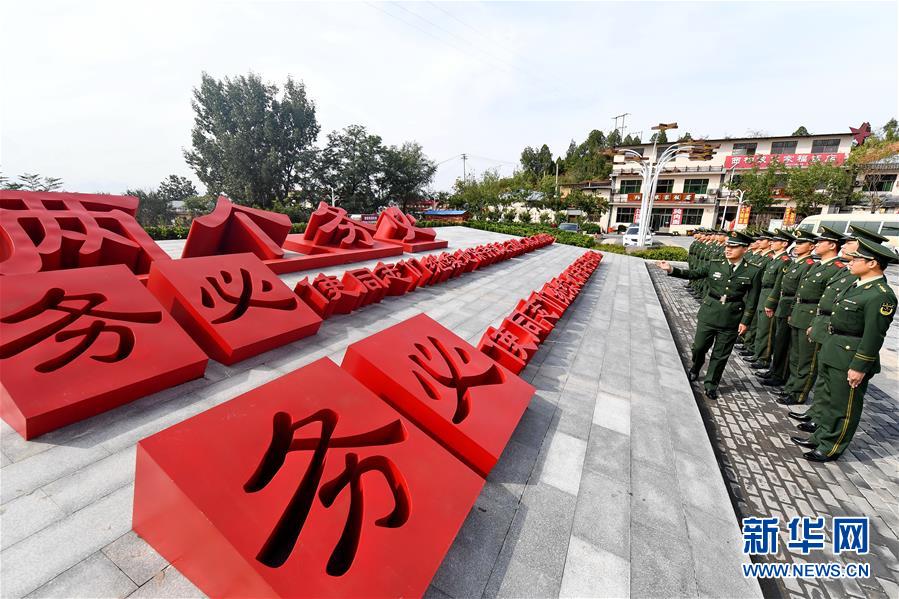 （十九大時(shí)光&middot;圖文互動(dòng)）（1）全面從嚴(yán)治黨，以更高能力和水平引領(lǐng)新時(shí)代&mdash;&mdash;來自基層蹲點(diǎn)現(xiàn)場的報(bào)道