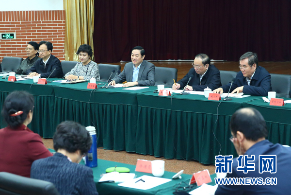 4月12日，中共中央政治局委員、中央書記處書記、中宣部部長劉奇葆在北京出席&ldquo;走向世界的中國兒童文學&rdquo;座談會并講話。 新華社記者丁海濤攝