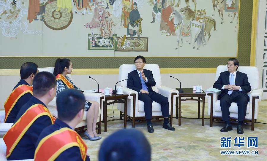 （XHDW）孟建柱會(huì)見(jiàn)買(mǎi)買(mǎi)提江&middot;托乎尼牙孜同志先進(jìn)事跡報(bào)告團(tuán)