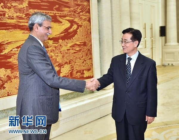 5月9日，中共中央書記處書記、中央紀(jì)委副書記趙洪祝在北京會(huì)見印度中央監(jiān)察委員會(huì)主席喬杜里。 新華社記者 李濤 攝