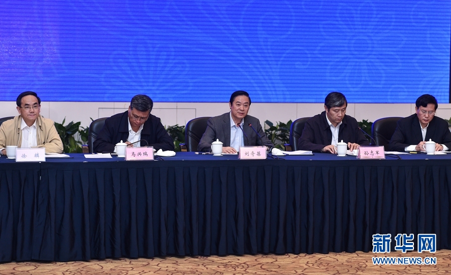 5月12日，中宣部在深圳召開以新發(fā)展理念引領(lǐng)文化改革發(fā)展座談會(huì)。中共中央政治局委員、中央書記處書記、中宣部部長(zhǎng)劉奇葆出席會(huì)議并講話。新華社記者 毛思倩 攝