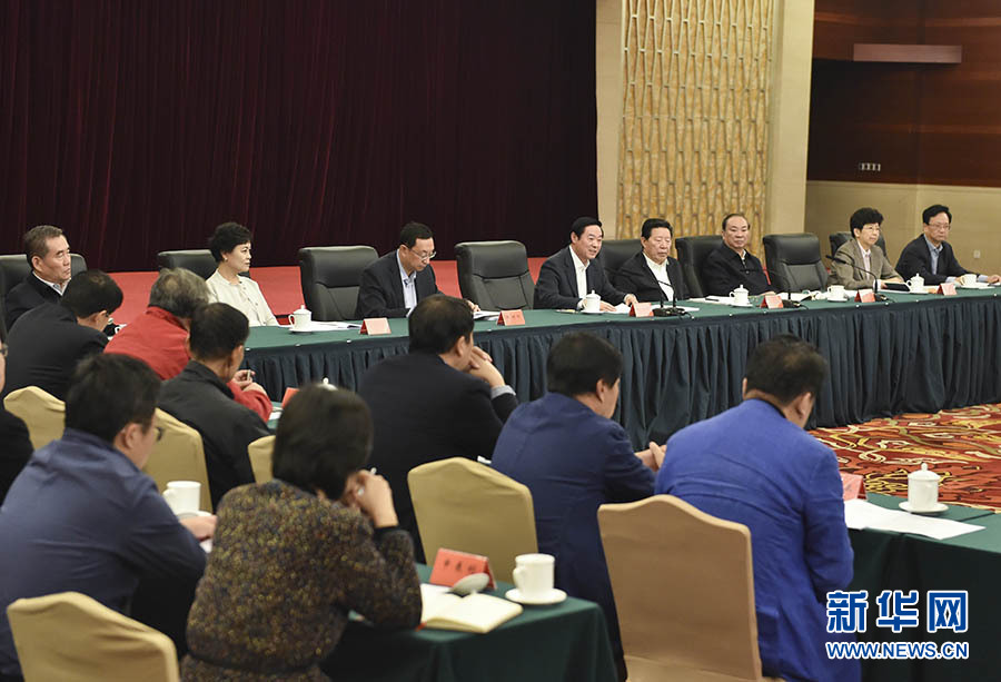 10月10日，在習(xí)近平總書記主持召開文藝工作座談會(huì)并發(fā)表重要講話兩周年之際，中宣部在北京召開繁榮文藝創(chuàng)作經(jīng)驗(yàn)交流會(huì)。中共中央政治局委員、中央書記處書記、中宣部部長(zhǎng)劉奇葆出席會(huì)議并講話。新華社記者高潔攝