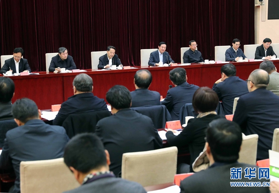 12月10日，中宣部在北京召開學(xué)習(xí)貫徹習(xí)近平總書記在中國文聯(lián)十大、中國作協(xié)九大開幕式上和會見中國記協(xié)第九屆理事會代表時重要講話精神座談會。中共中央政治局委員、中央書記處書記、中宣部部長劉奇葆出席會議并講話。新華社記者 劉衛(wèi)兵 攝 