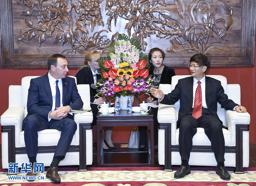 4月10日，中共中央政治局委員、中央政法委書記、中白政府間合作委員會中方主席孟建柱在北京會見白俄羅斯總統(tǒng)辦公廳副主任、中白政府間合作委員會白方主席斯諾普科夫。新華社記者 張領(lǐng) 攝