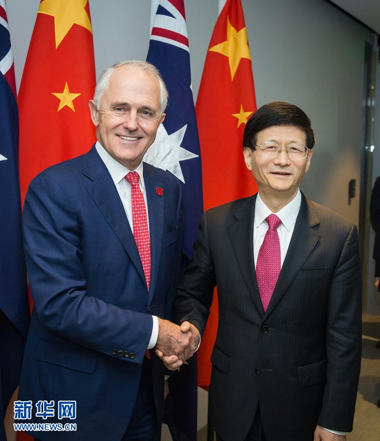 4月21日，正在澳大利亞訪問的中共中央政治局委員、中央政法委書記孟建柱（右）在悉尼會(huì)見澳總理特恩布爾。 新華社發(fā)（朱宏業(yè)攝） 