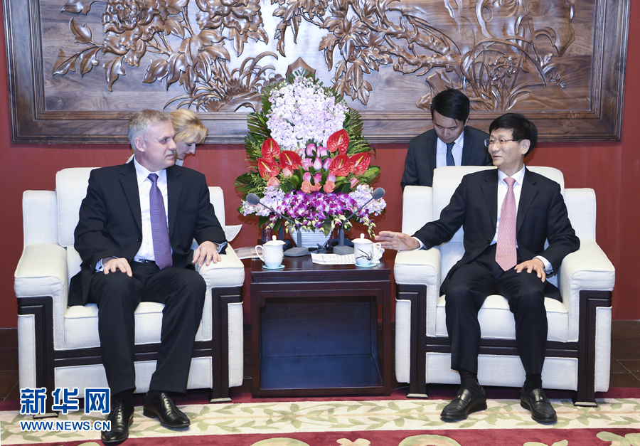 4月26日，中共中央政治局委員、中央政法委書記孟建柱在北京會見白俄羅斯安全會議國務(wù)秘書扎西。 新華社記者 張領(lǐng) 攝