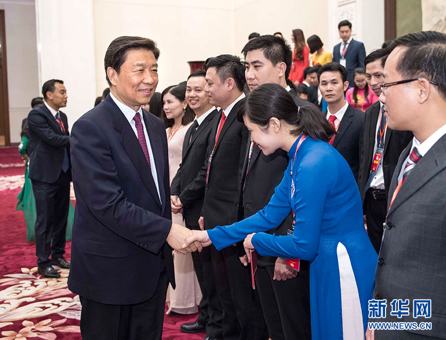 5月22日，中共中央政治局委員、國家副主席李源潮在北京會見越南胡志明共青團中央書記處第一書記黎國鋒率領(lǐng)的越南青年代表團。 新華社記者李濤 攝