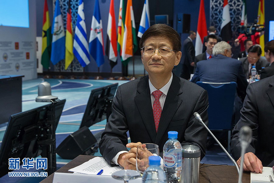 5月24日，在俄羅斯扎維多沃，中共中央政治局委員、中央政法委書記孟建柱出席國(guó)際安全事務(wù)高級(jí)代表會(huì)議。 5月24日，中共中央政治局委員、中央政法委書記孟建柱在俄羅斯出席國(guó)際安全事務(wù)高級(jí)代表會(huì)議，就加強(qiáng)國(guó)際執(zhí)法安全合作、防范打擊恐怖主義作主旨發(fā)言。來自95個(gè)國(guó)家和國(guó)際組織的代表參加會(huì)議。新華社記者白雪騏攝