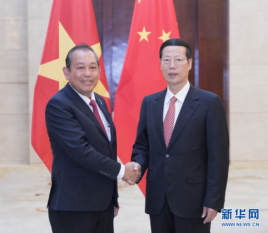  9月11日，中共中央政治局常委、國務(wù)院副總理張高麗在廣西南寧會見前來出席第十四屆中國－東盟博覽會和中國－東盟商務(wù)與投資峰會的越南常務(wù)副總理張和平。新華社記者王曄攝