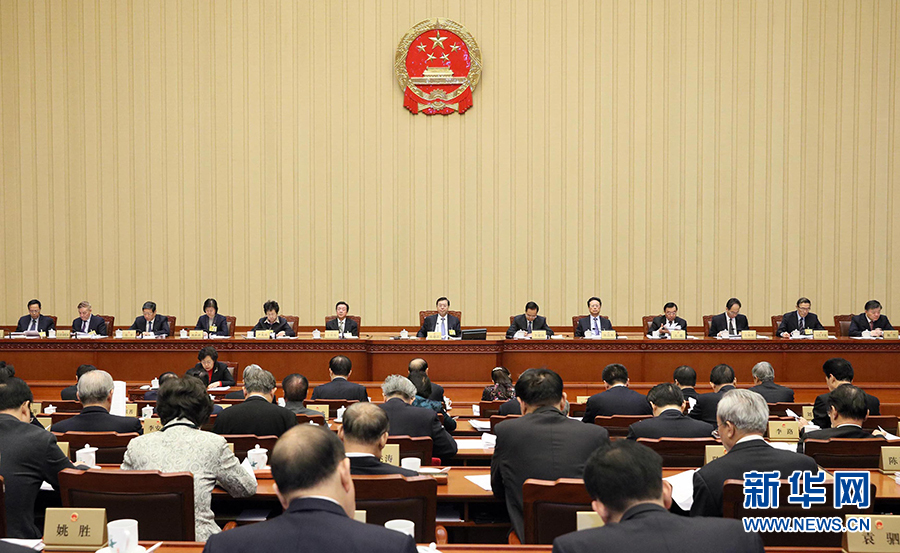 12月23日，十二屆全國人大常委會(huì)第三十一次會(huì)議在北京人民大會(huì)堂舉行第二次全體會(huì)議。張德江委員長出席。 新華社記者劉衛(wèi)兵攝