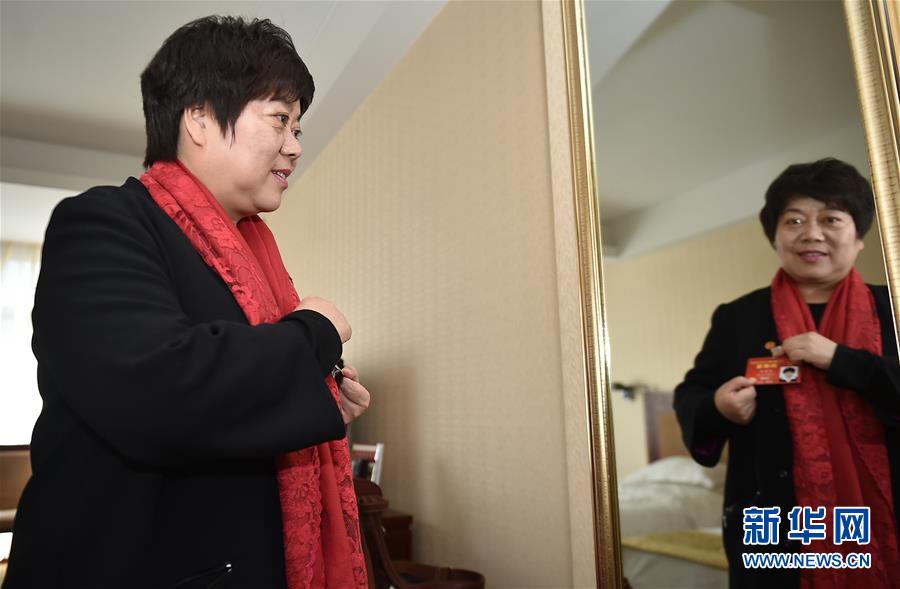 （兩會(huì)&middot;圖片日記）（1）羅春桃代表的一天