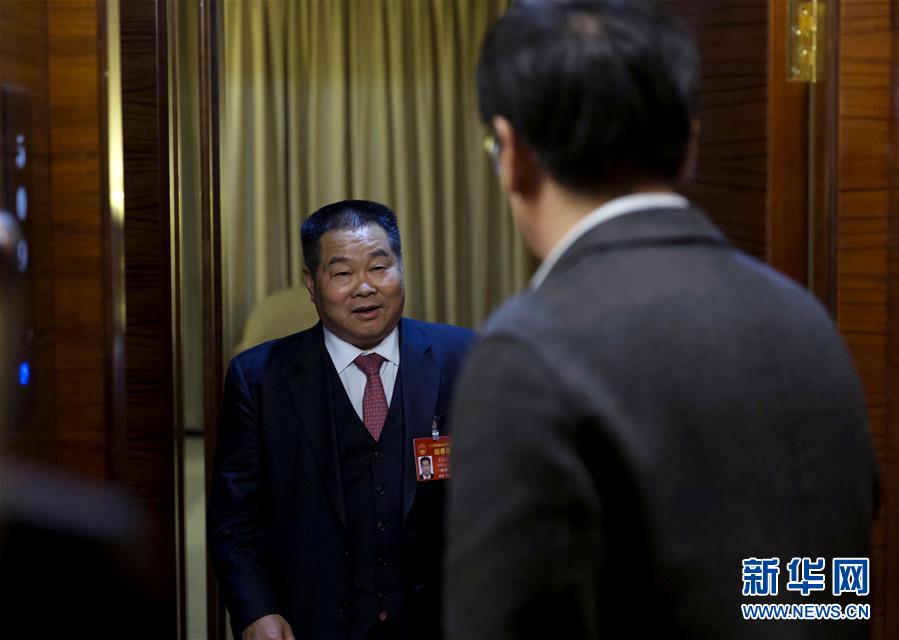 （兩會&middot;圖文互動）（1）一場特殊的會客&mdash;&mdash;人大代表&ldquo;會見&rdquo;國家發(fā)改委司長