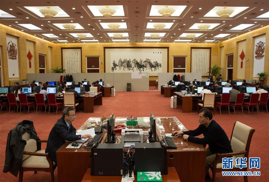 (兩會)(1)十二屆全國人大五次會議收到議案514件 收到代表建議8360件