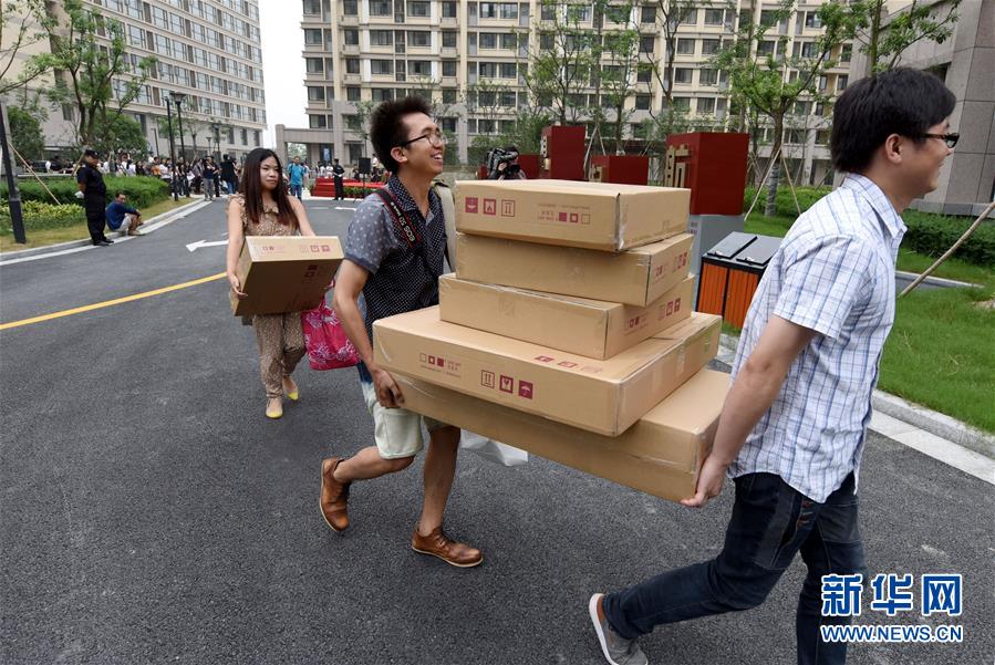 (新華全媒頭條·圖文互動(dòng))(13)開啟新征程 譜寫新史詩(shī)——以習(xí)近平同志為核心的黨中央引領(lǐng)中國(guó)特色社會(huì)主義進(jìn)入新時(shí)代