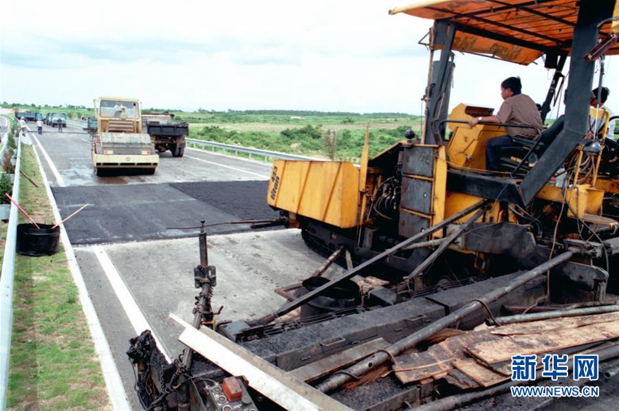 （新華全媒頭條&middot;潮起海之南&middot;圖文互動）（3）春潮拍岸千帆進&mdash;&mdash;海南特區(qū)改革開放30年紀實
