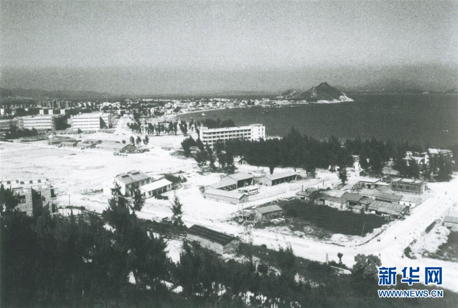 (新華全媒頭條·壯闊東方潮 奮進(jìn)新時(shí)代——慶祝改革開放40年·圖文互動(dòng))(2)從追趕時(shí)代到引領(lǐng)時(shí)代——從深圳發(fā)展奇跡看中國(guó)改革開放40年