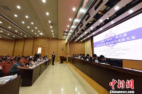 25日至27日，第六屆&ldquo;中視廣信杯&rdquo;提案中國(guó)&middot;全國(guó)大學(xué)生模擬政協(xié)提案大賽在北京舉行。本次比賽由外交學(xué)院、九三學(xué)社北京市委員會(huì)共同主辦。　孫興偉 攝