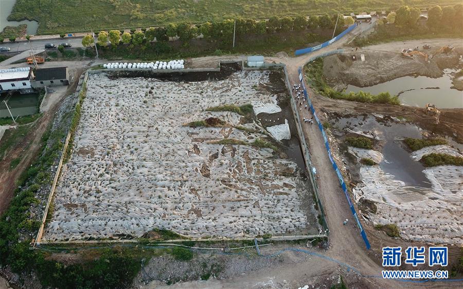 （新華視點(diǎn)&middot;圖文互動(dòng)）（1）中央督察兩年有的絲毫未改，有的不減反增&mdash;&mdash;江蘇泰興數(shù)萬噸化工廢料和污泥堆放長(zhǎng)江邊調(diào)查