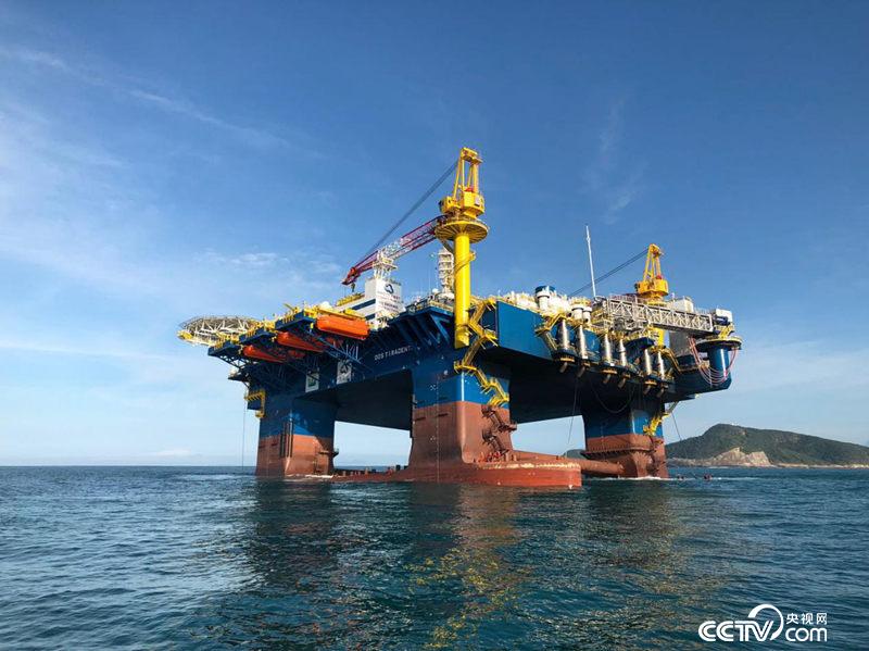 &ldquo;藍(lán)鯨1號(hào)&rdquo;超深水半潛式鉆井平臺(tái)