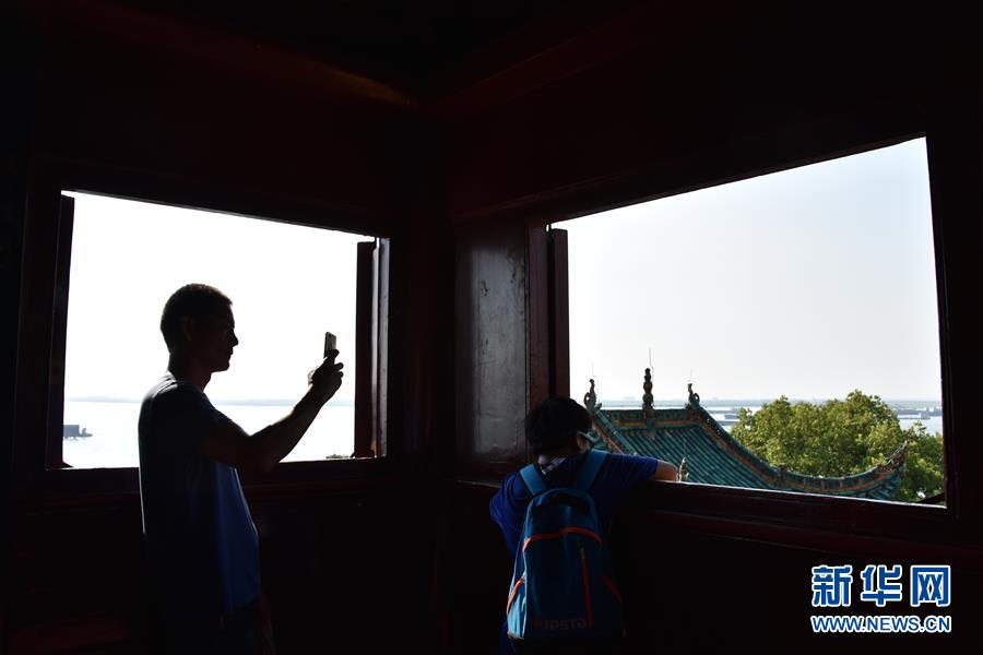 （大江奔流&mdash;&mdash;來自長江經(jīng)濟(jì)帶的報(bào)道&middot;圖文互動(dòng)）（1）登岳陽樓，又見&ldquo;浩浩湯湯&rdquo;