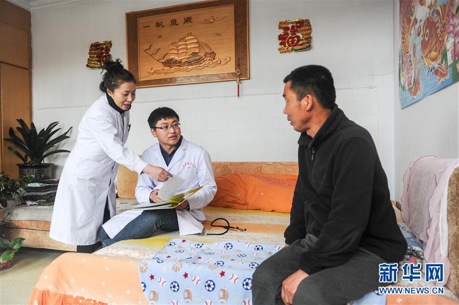 （新華全媒頭條&middot;圖文互動(dòng)）（10）以生命的名義&mdash;&mdash;獻(xiàn)給首個(gè)&ldquo;中國醫(yī)師節(jié)&rdquo; 