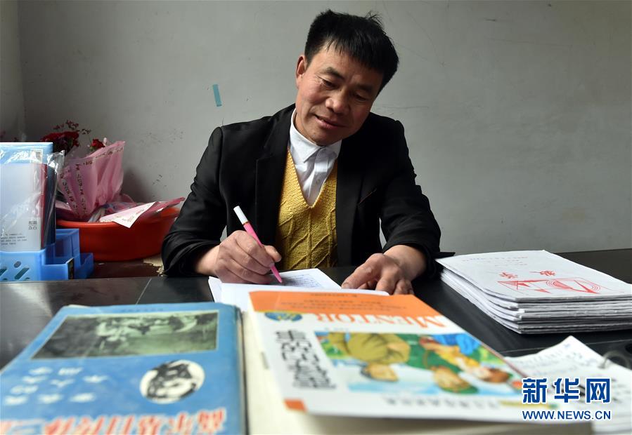 （時(shí)代先鋒&middot;圖文互動）（6）伏牛山里好老師張玉滾：挑起孩子們走出大山的希望