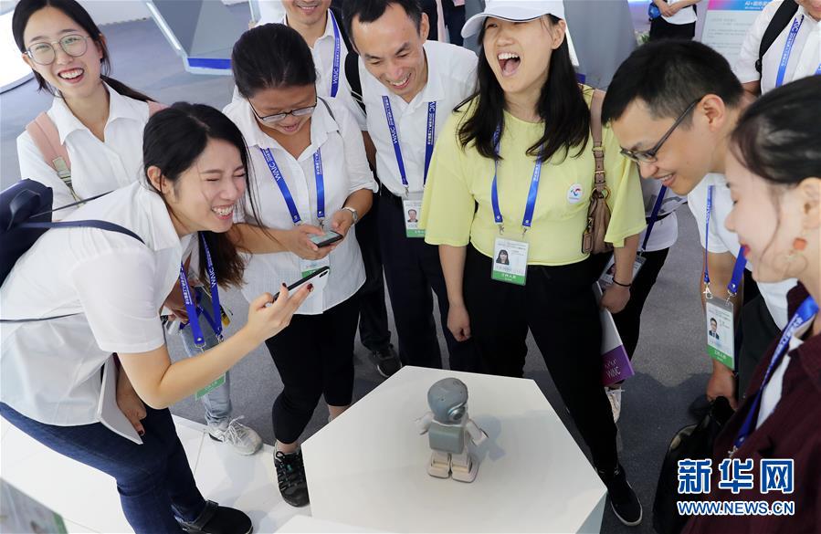 （新華全媒頭條&middot;圖文互動）（2）&ldquo;中國智，世界能&rdquo;&mdash;&mdash;2018世界人工智能大會釋放AI發(fā)展新信號