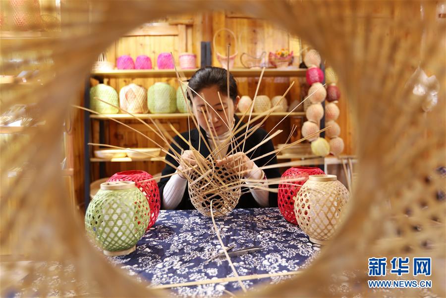 （在習(xí)近平新時代中國特色社會主義思想指引下&middot;慶祝改革開放40周年）（新華全媒頭條&middot;圖文互動）（3）在改革開放大潮中砥礪奮進&mdash;&mdash;新時代踐行新發(fā)展理念紀(jì)行