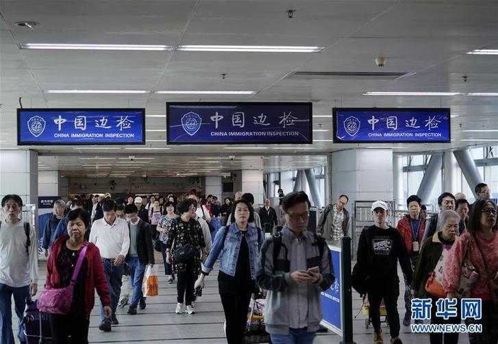 （圖文互動）（4）四十年、一扇窗&mdash;&mdash;兩地值守者眼中的羅湖橋