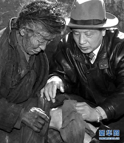 (改革先鋒風(fēng)采·圖文互動(dòng))(1)孔繁森:“一個(gè)共產(chǎn)黨員愛的最高境界是愛人民”