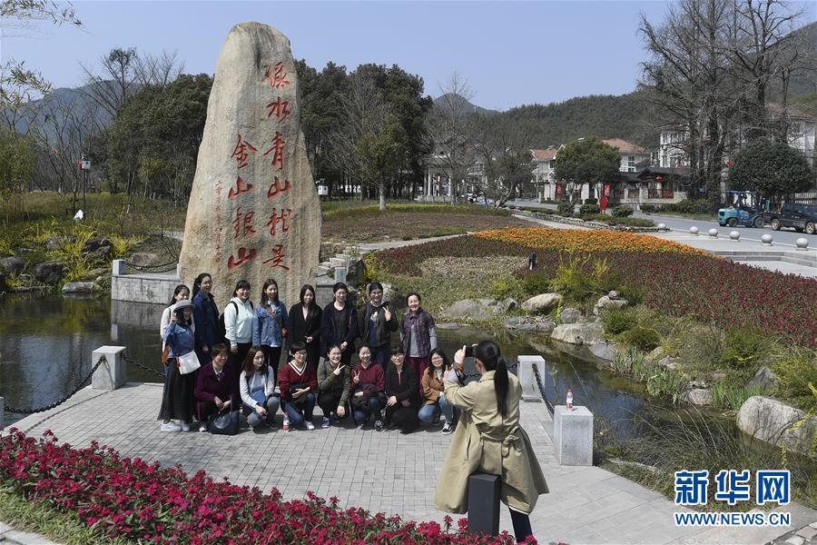 (新華全媒頭條·圖文互動)(8)風(fēng)正一帆懸——以習(xí)近平同志為核心的黨中央治國理政一年間