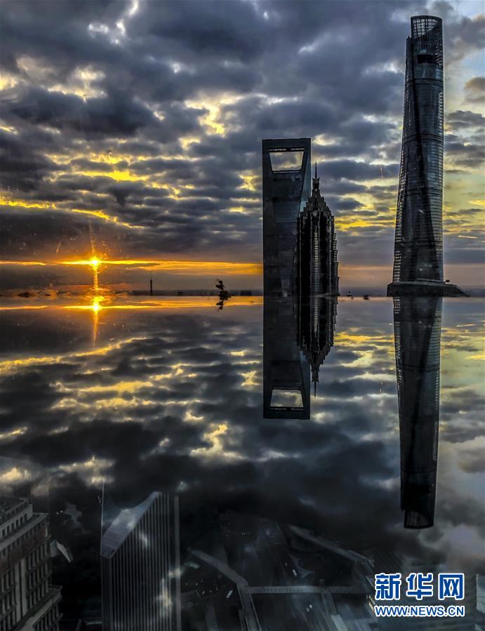 (新華全媒頭條·圖文互動)(11)風(fēng)正一帆懸——以習(xí)近平同志為核心的黨中央治國理政一年間