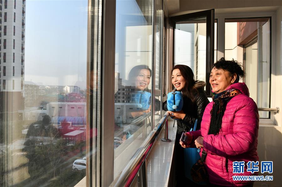 (新華全媒頭條·圖文互動)(10)風(fēng)正一帆懸——以習(xí)近平同志為核心的黨中央治國理政一年間