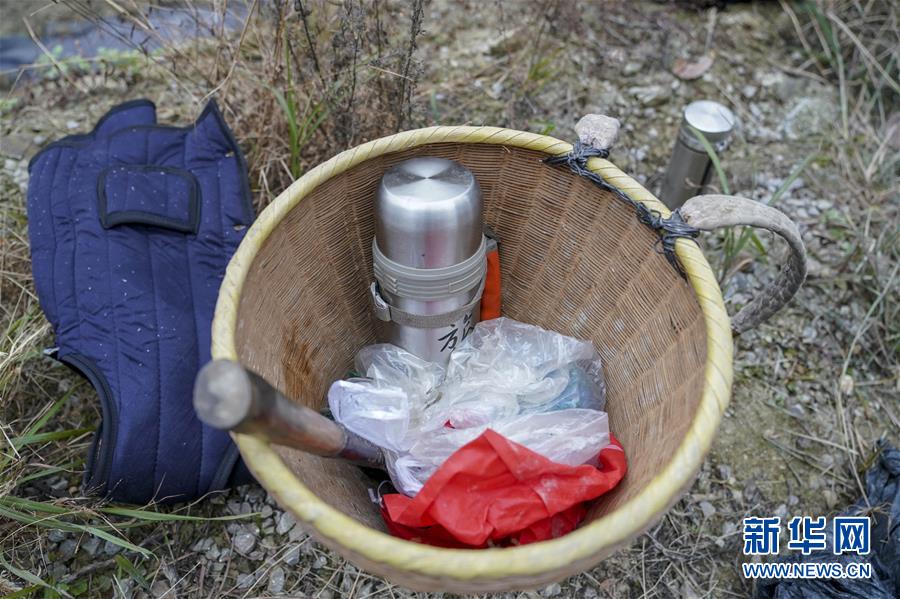 (新春走基層)(23)重慶黔江:土家三老漢 一臺(tái)“扶貧戲”