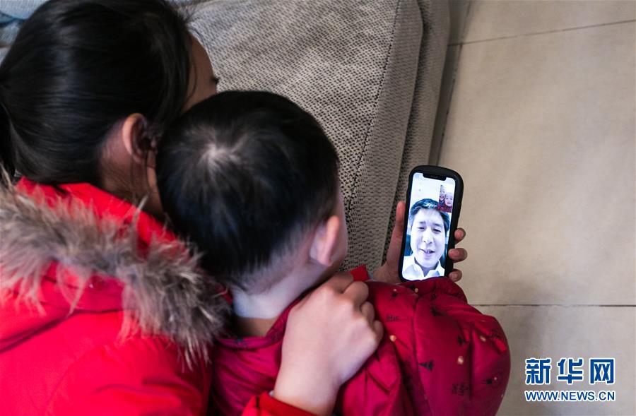 （新春走基層&middot;圖文互動）（2）車站，懂得大海的浪漫&mdash;&mdash;&ldquo;一帶一路&rdquo;夫妻的春節(jié)連線