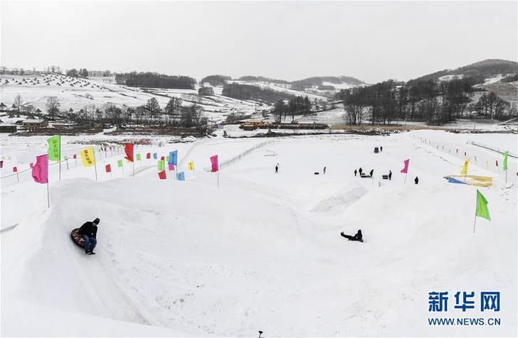 （在習近平新時代中國特色社會主義思想指引下&mdash;&mdash;新時代新作為新篇章&middot;圖文互動）（3）三年，從無名小屯到聲名遠播&mdash;&mdash;這個&ldquo;雪鄉(xiāng)&rdquo;是如何做到的？