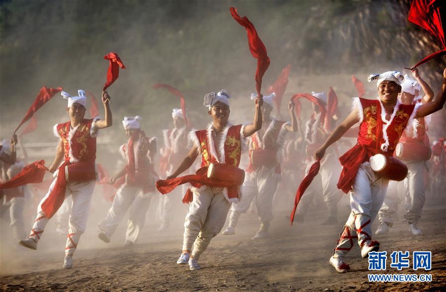 （新華全媒頭條&middot;迎接兩會特別報(bào)道&middot;圖文互動）（7）奮進(jìn)，向著第一個百年奮斗目標(biāo)&mdash;&mdash;寫在2019年全國兩會召開之際